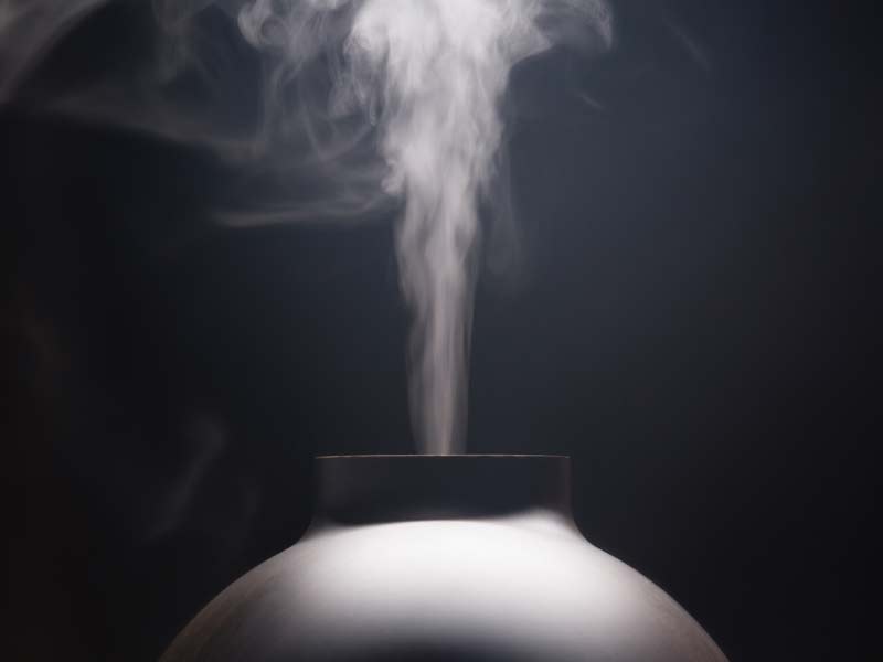 Top of diffuser blowing mist