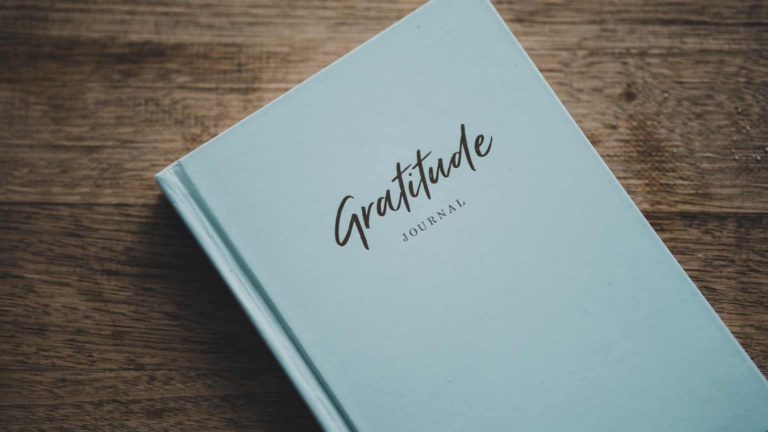 17 Best Gratitude Journal for a Happy, Thankful Life [2022]