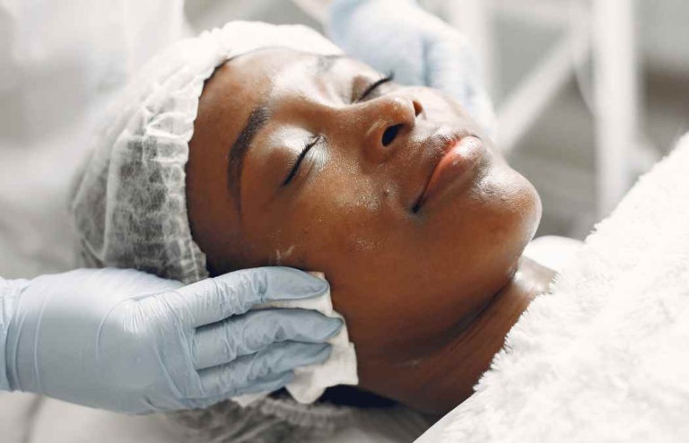 Best Facial for Clogged Pores: How to Choose the Right Type of Facial Treatment for Your Skin at the Spa