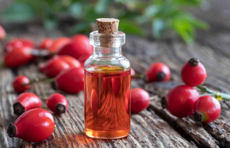 Rosehip Oil for Fungal Acne: Drawbacks & Solutions