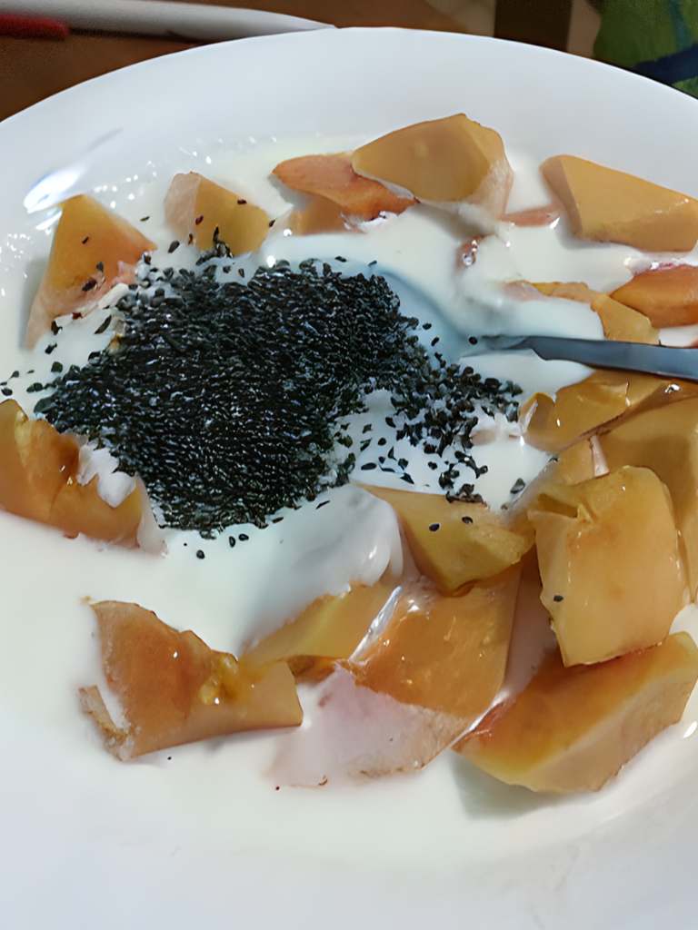 papaya, yoghurt and chia seeds