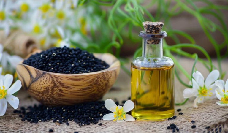 The Complete List of Black Seed Oil Benefits (12 Health Benefits, 5 Skin Benefits, 8 Hair Benefits)
